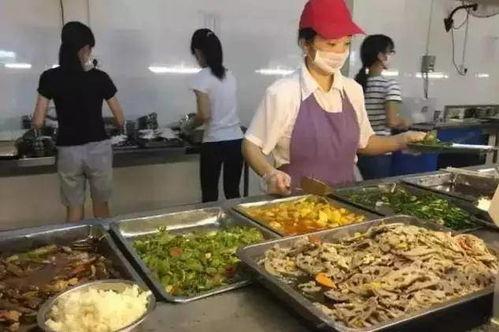 广东工程食堂吃瓜,广东工程学子共享瓜果时光
