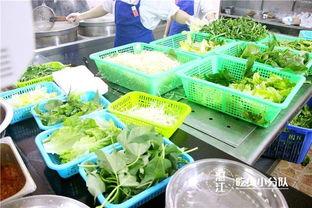 广东工程食堂吃瓜,广东工程学子共享瓜果时光