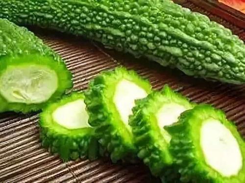 前水面吃瓜,揭秘娱乐圈的甜蜜与苦涩