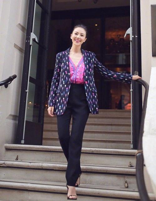 热巴吃蜜瓜,夏日美味邂逅